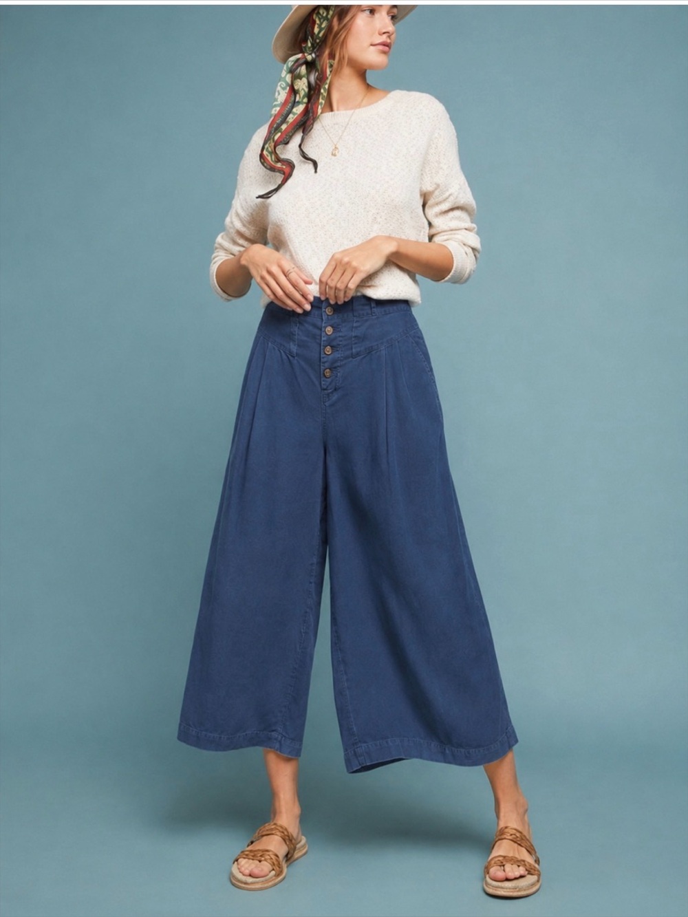 Anthropologie ankle cropped blue wide leg buttoned linen pants size L.